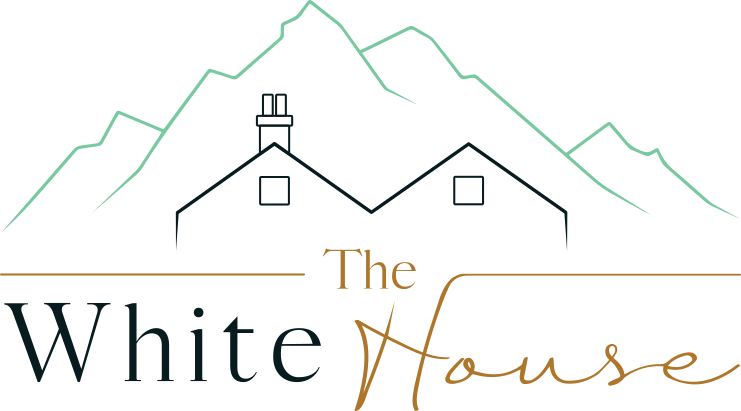 The White House Country Hotel Logo
